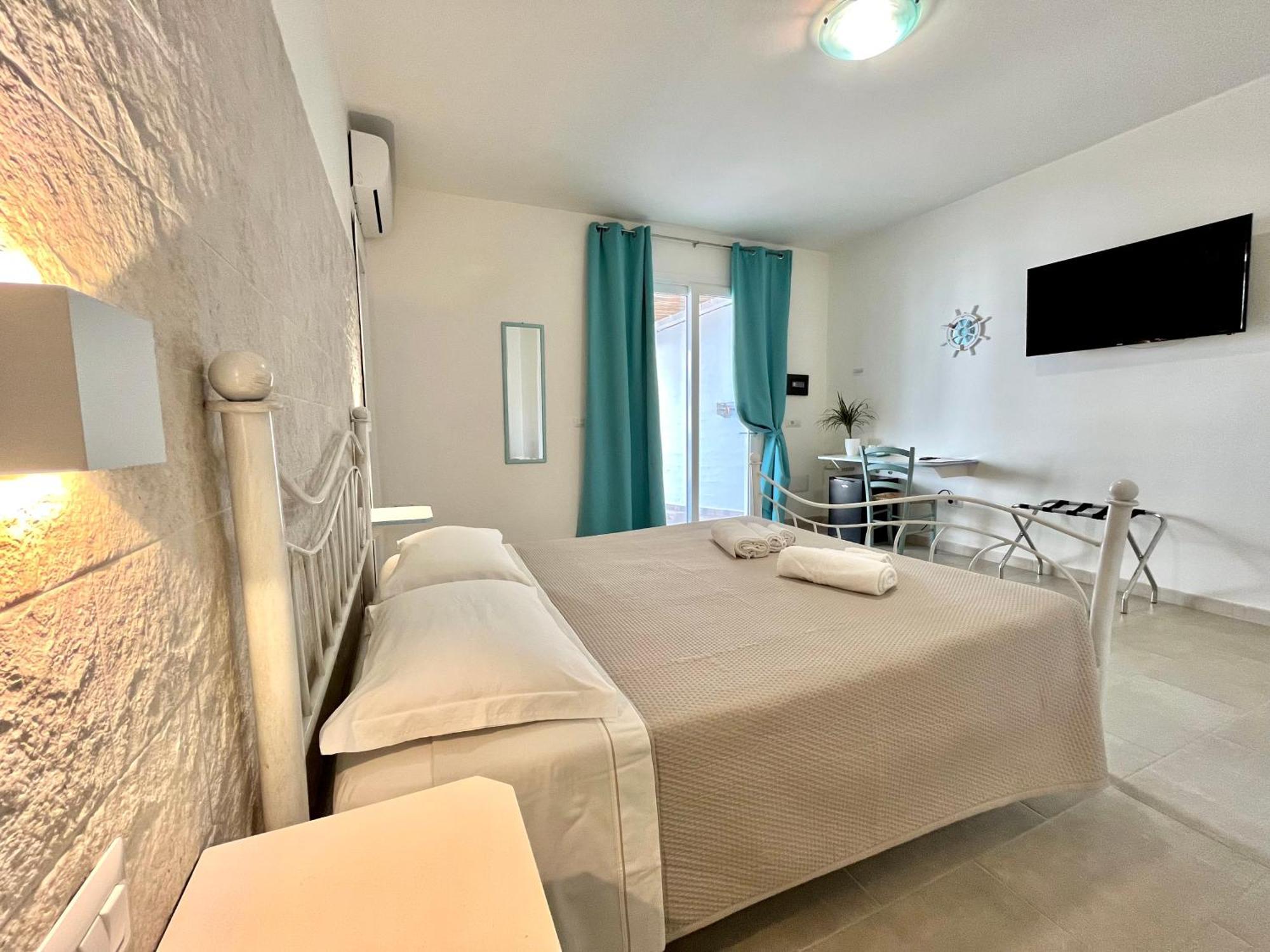 Angolo Mare Apartments & Rooms Porto Pino Eksteriør bilde