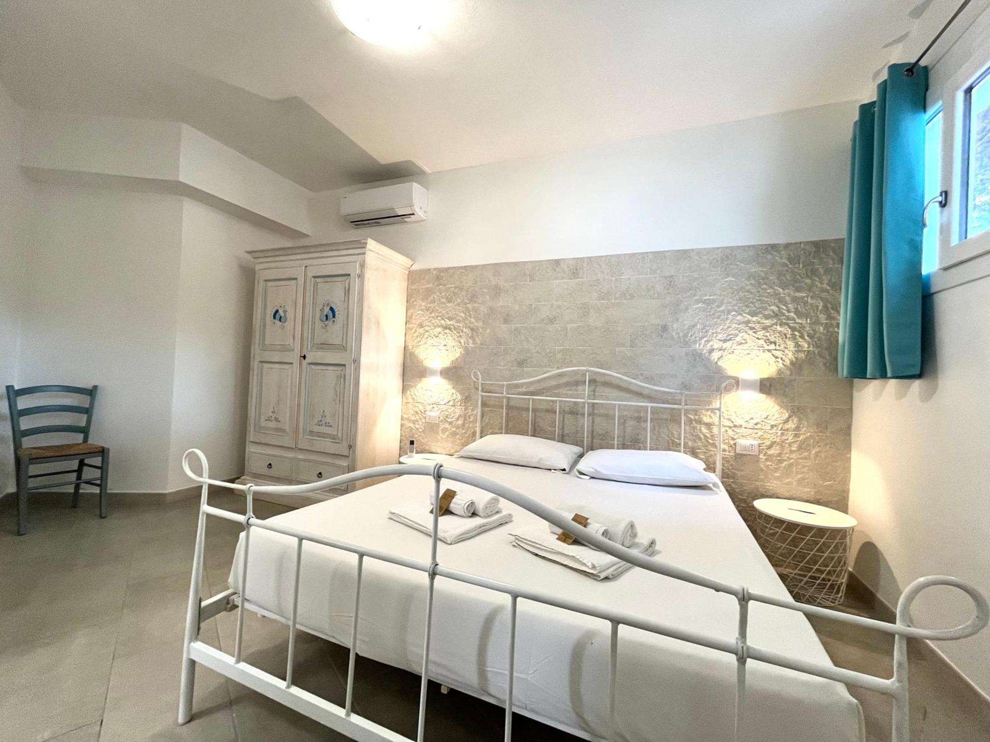 Angolo Mare Apartments & Rooms Porto Pino Eksteriør bilde