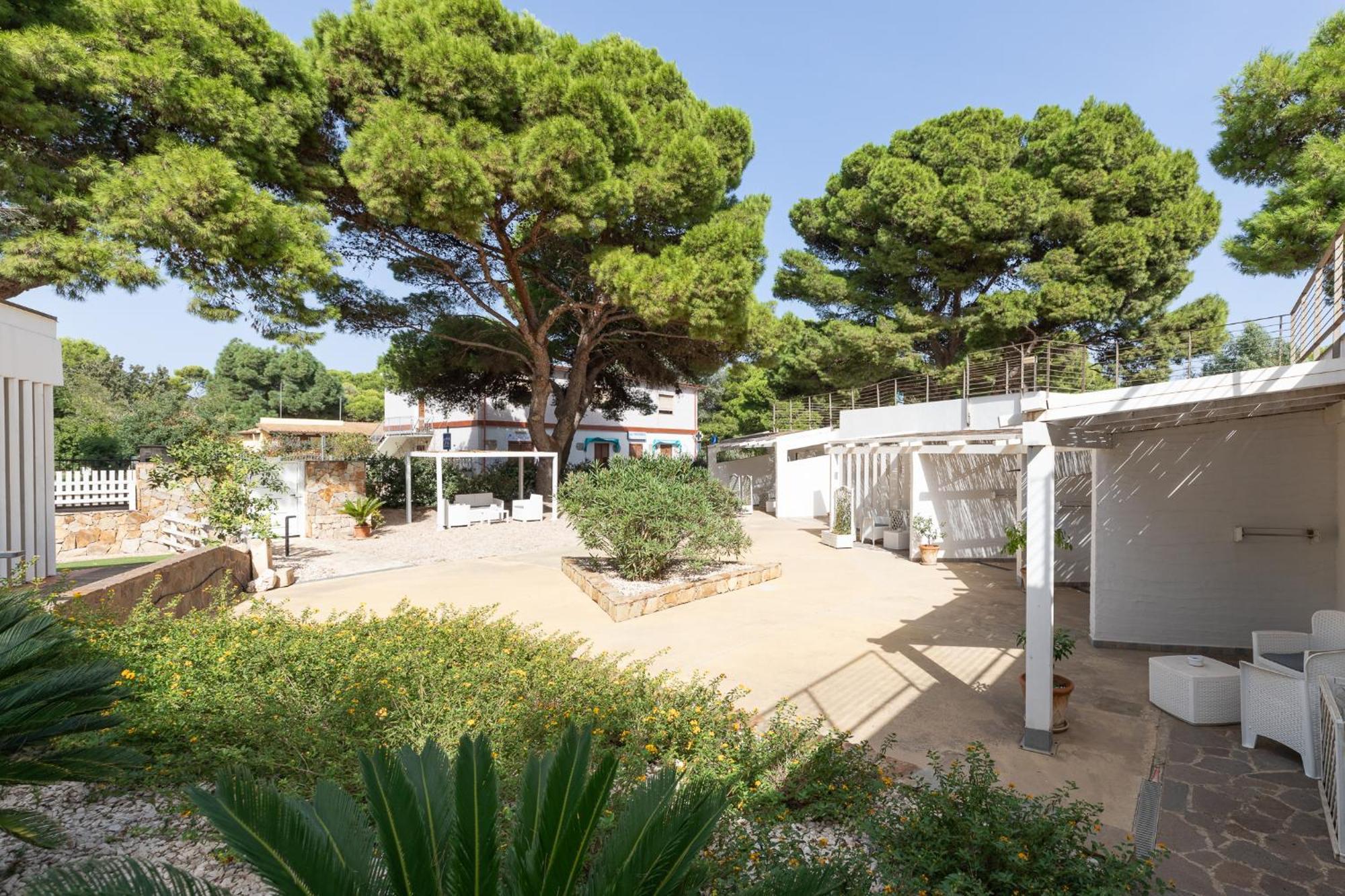 Angolo Mare Apartments & Rooms Porto Pino Eksteriør bilde